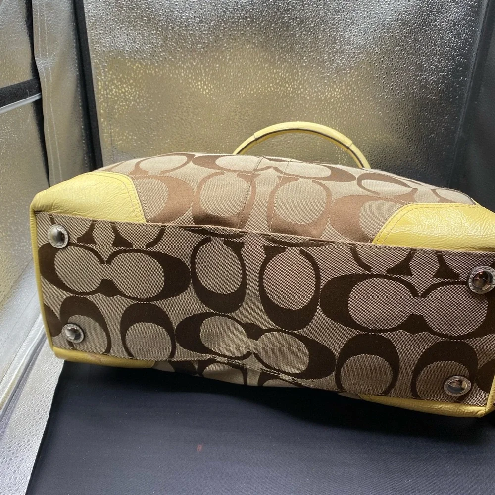 650 Coach yellow & tan with Coach billfold Preowned condition see pics### - Picture 4 of 13